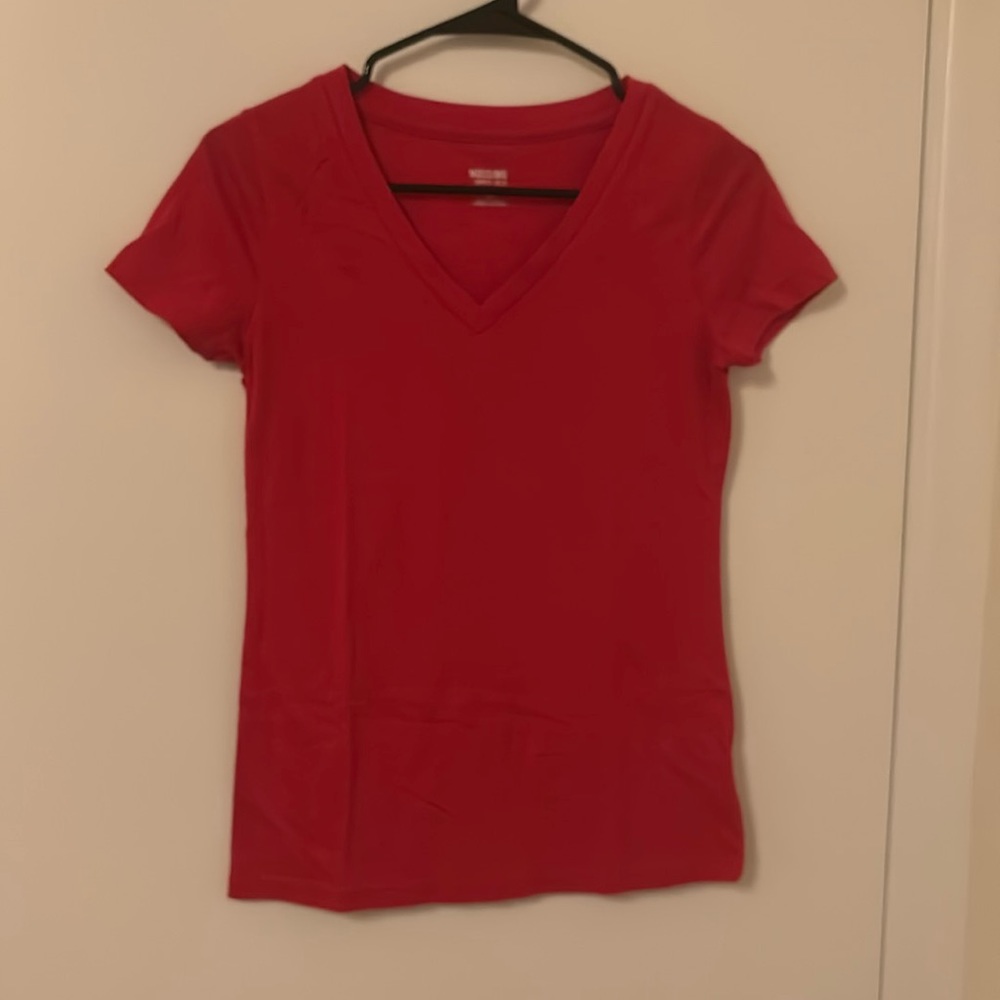 V-neck tee-shirt